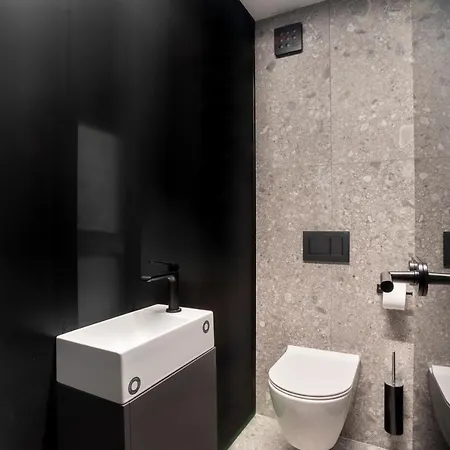 Black Pearl Apartment By Locap Group