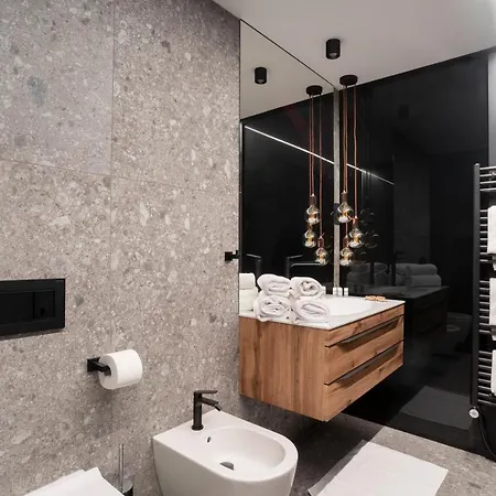Black Pearl Apartment By Locap Group