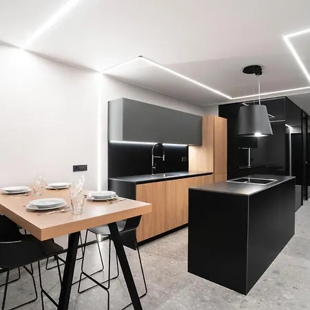 Black Pearl Apartment By Locap Group *