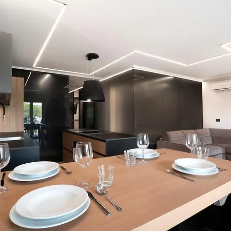 Black Pearl Apartment By Locap Group