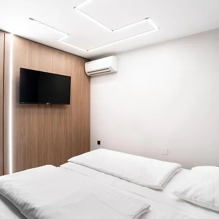 Black Pearl Apartment By Locap Group *