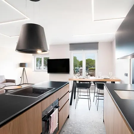 Black Pearl Apartment By Locap Group