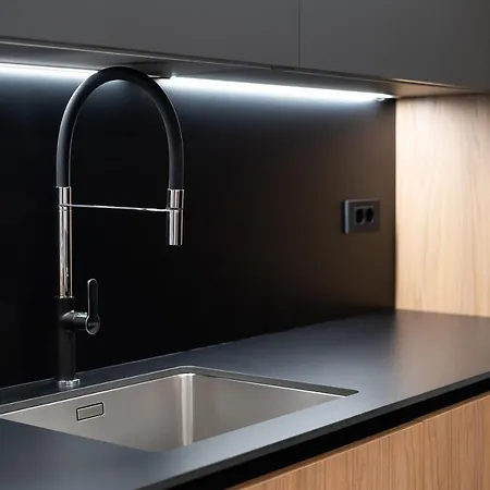 Black Pearl Apartment By Locap Group *